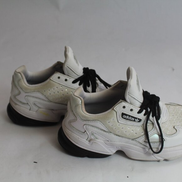 Women's Adidas Retro Fit Sneakers U.S. Size 6 - Preloved - Picture 2 of 16